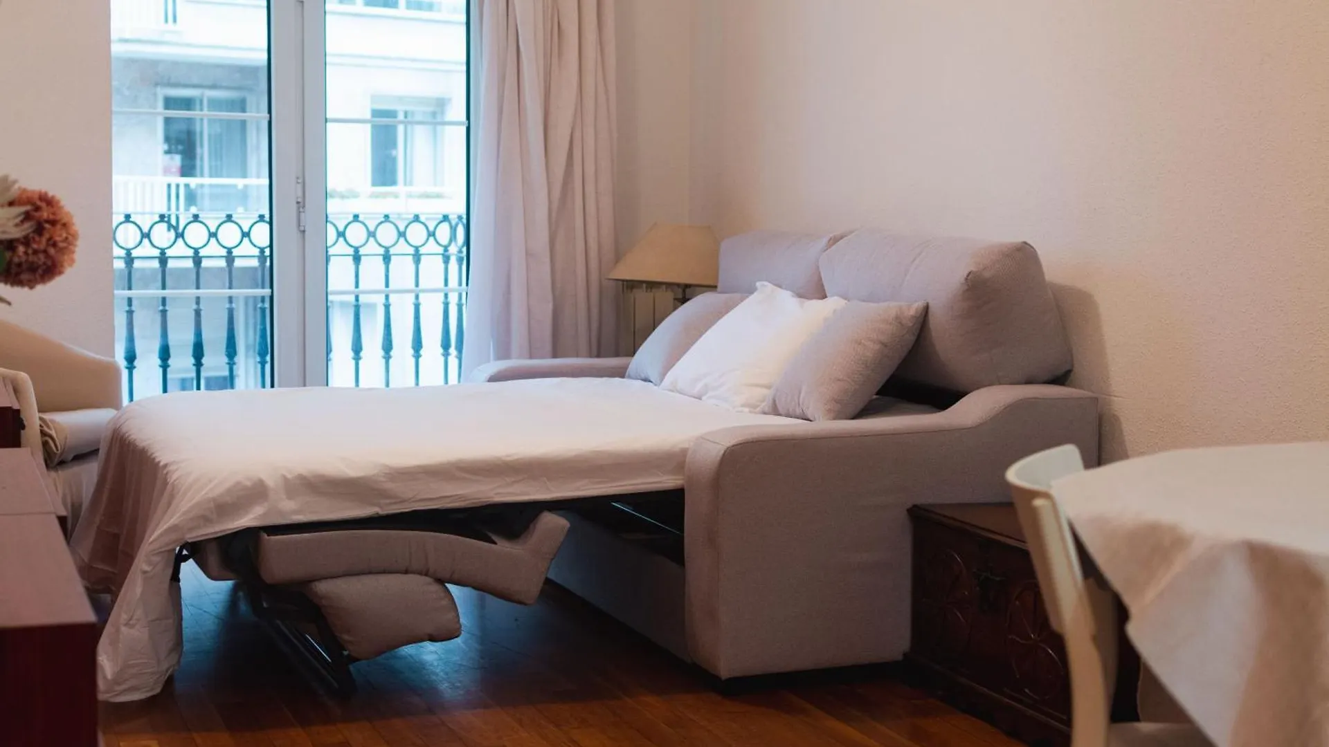 Apartamento Con Vistas A La Playa De La Concha En Donostia-San Sebastian - Marina 1 0*,  Spain
