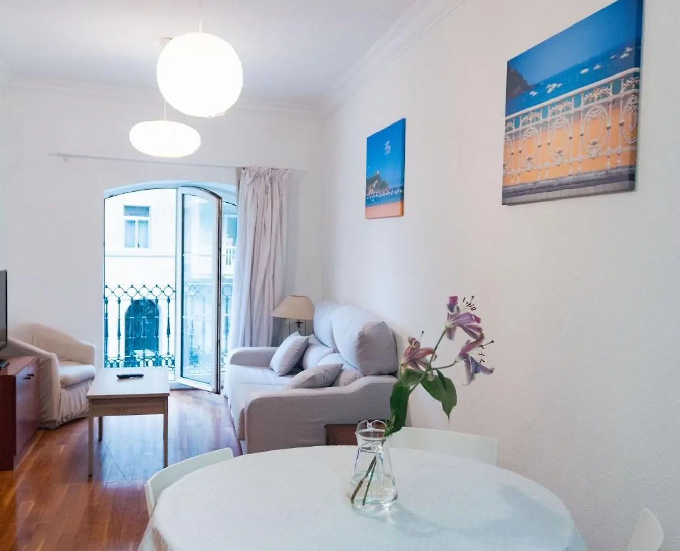 Apartamento Con Vistas A La Playa De La Concha En Donostia-San Sebastian - Marina 1 0*,  Spain